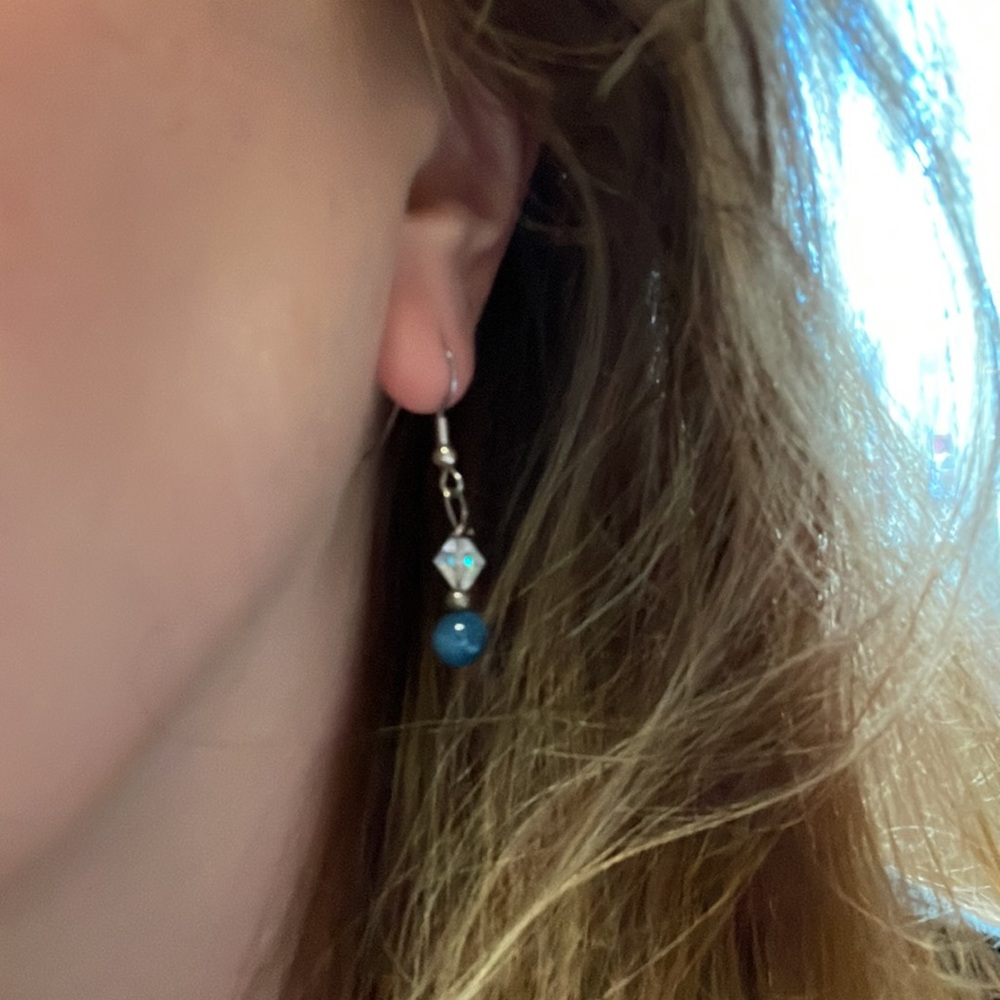 Two pair dangle earrings - Picture 3 of 3